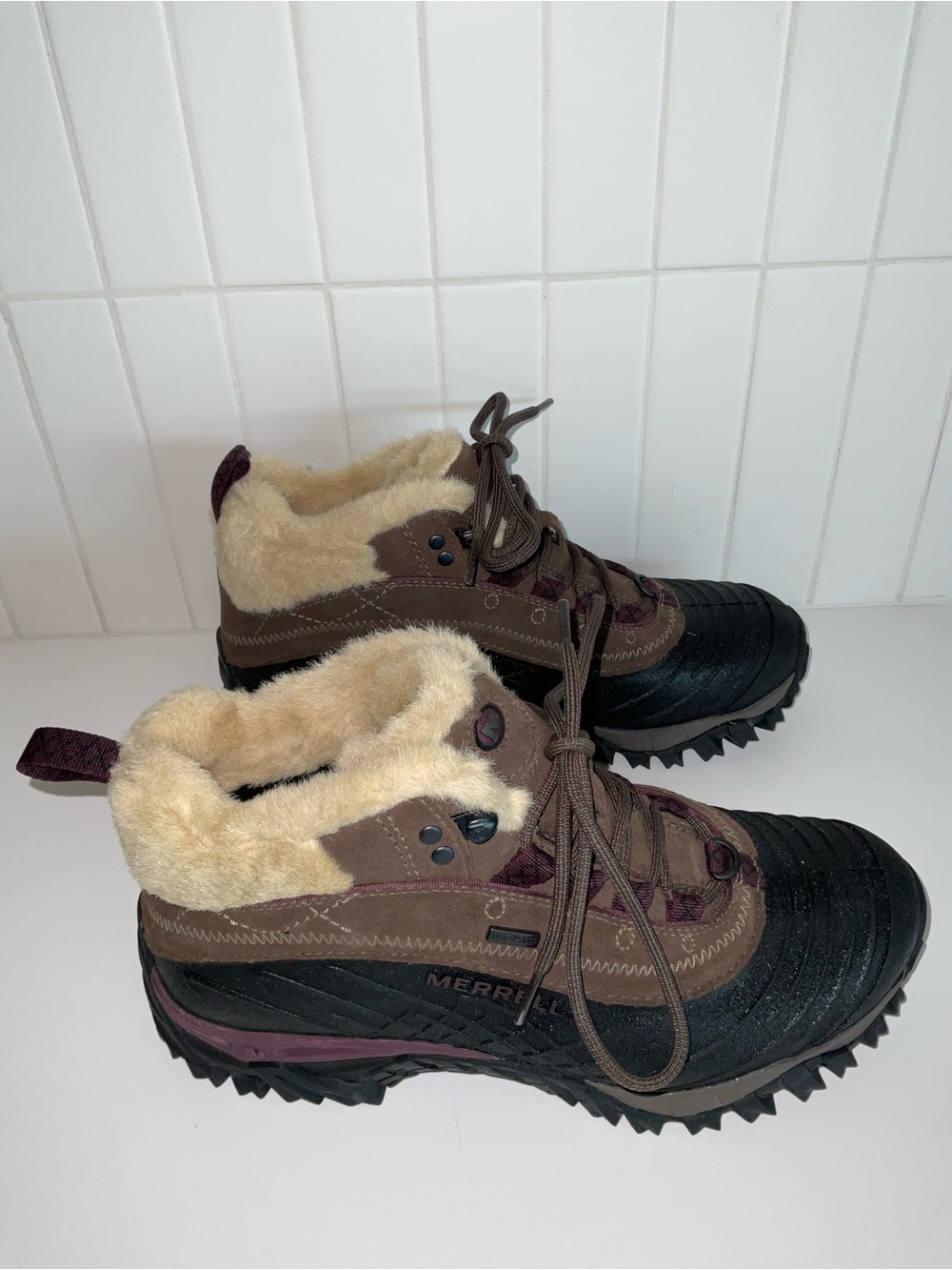 Merrell Brown & Black Shearling-Lined Ankle Trail Boots